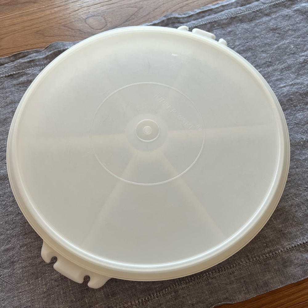 Vintage Tupperware Pie / Veggie Keeper Carrier – 12” Round with Lid